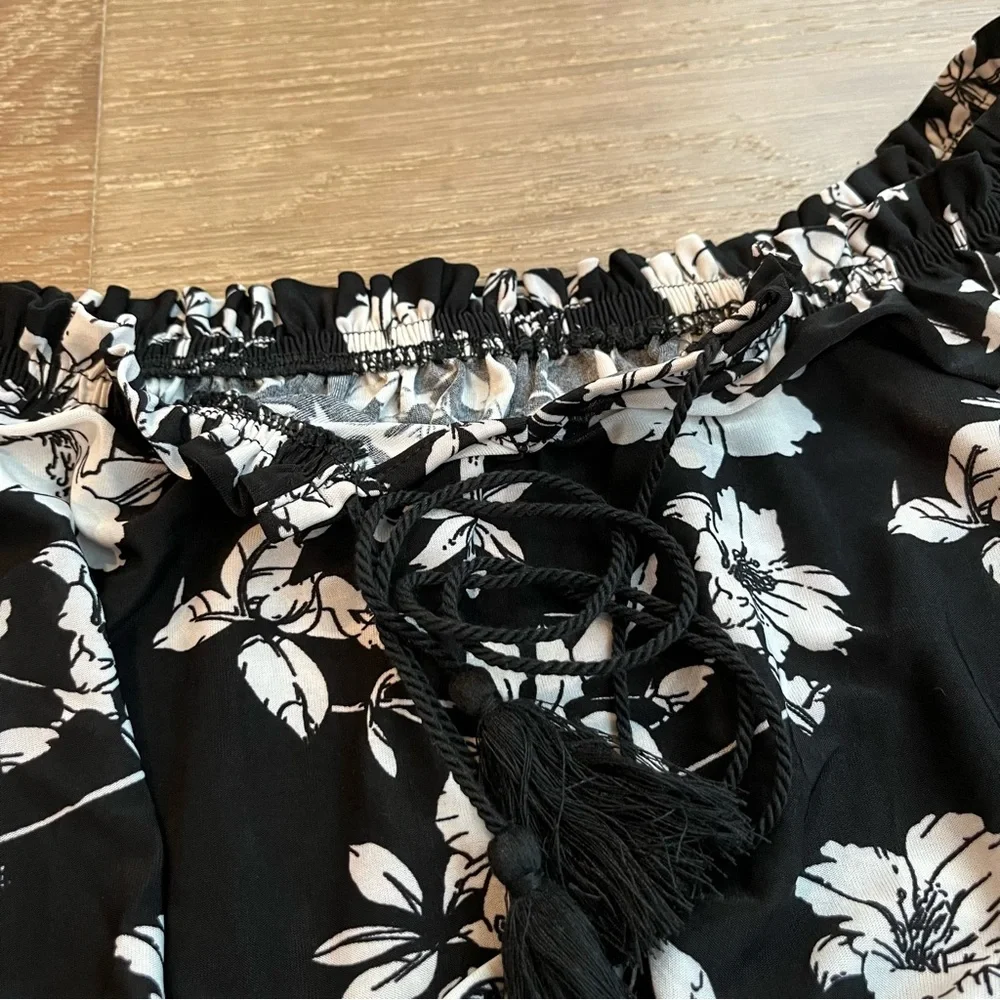 🌸 Women’s Floral Off-Shoulder Top and Shorts Swim Cover Up Set Size M